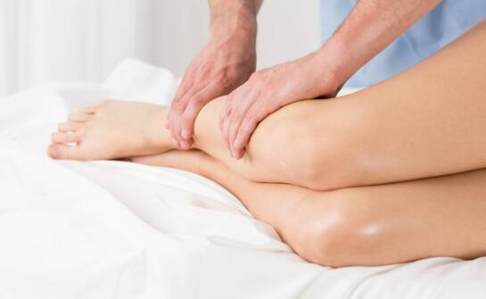 Jakie efekty przynosi stosowanie masażerów w terapii po urazach?