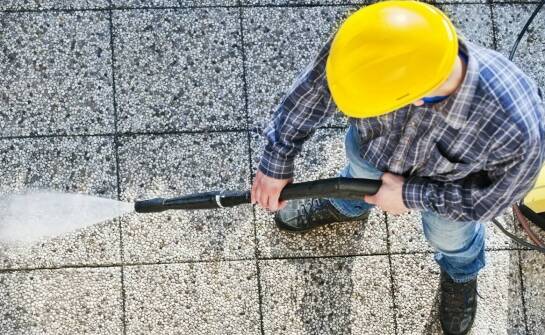 Rola mycia budowlanych maszyn w utrzymaniu ich operacyjnej efektywności