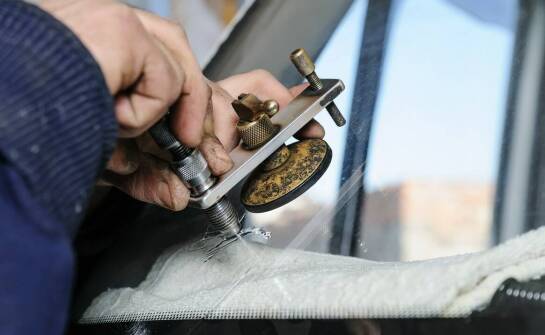 Szyba samochodowa na wymiar – dlaczego warto zainwestować w indywidualne rozwiązania?