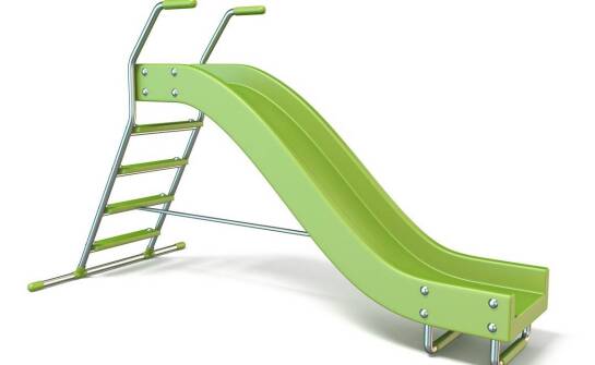 Jakie zjeżdżalnie oferuje producent placów zabaw z metalu?