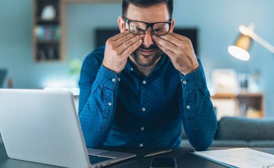 Jakie czynniki zwiększają ryzyko wystąpienia zespołu suchego oka?