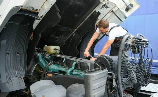 Jak naprawa układu chłodzenia wpływa na efektywność pracy w ciężarówce?