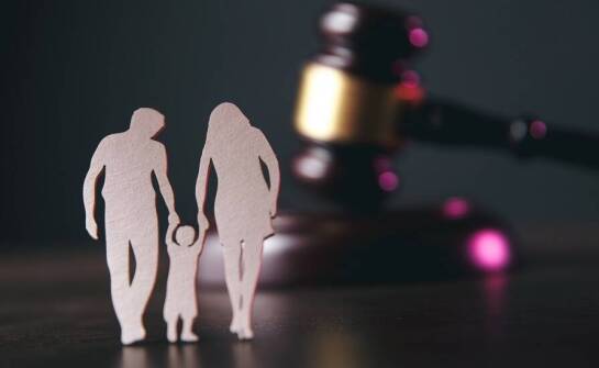 Porady prawne dotyczące ochrony interesów dzieci w sprawach rozwodowych.