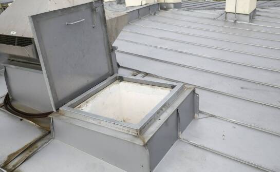 Jak wybrać odpowiedni wentylowany właz do swojego projektu budowlanego?