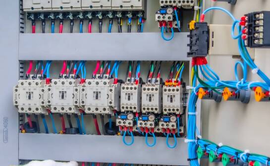 Proces projektowania układu gwarantowanego zasilania dla szaf automatyki