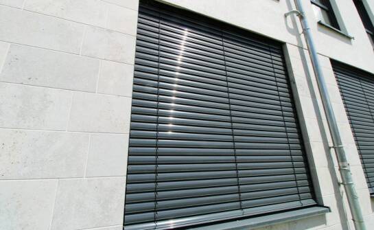 Jakie są ekonomiczne korzyści z inwestycji w klinkierowe płytki elewacyjne?