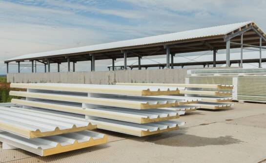 PCV płyty: odporność na zewnętrzne czynniki i ich praktyczne zastosowania