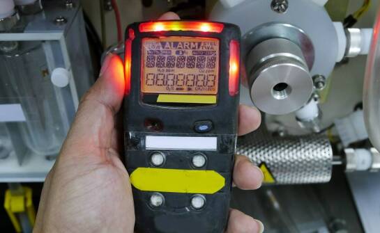 Jakie są zalety stosowania zaawansowanych transmiterów do detekcji gazu?