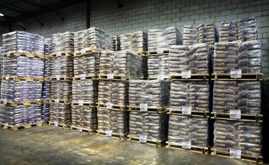 Jakie są najczęstsze zastosowania pojemników 50x40 w branży e-commerce?