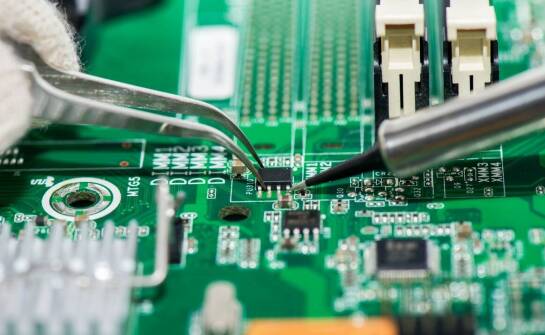 Jakie czynniki wpływają na wybór grubości stalowego szablonu do SMT?