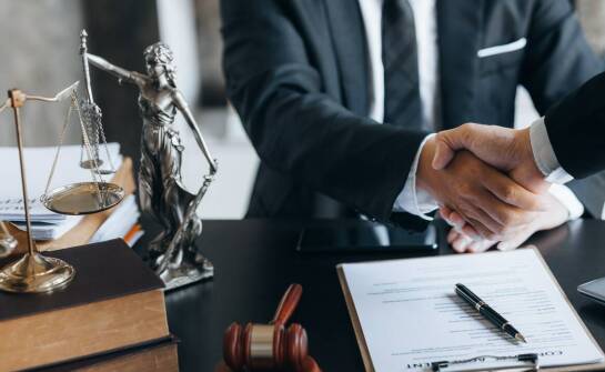 Jak prawne doradztwo wpływa na skuteczne zarządzanie prawnym ryzykiem w firmach?