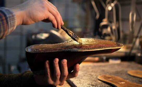 Wybór odpowiednich środków do farbowania skóry – jakie są opcje?