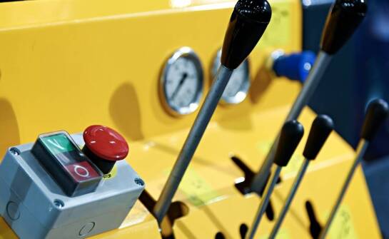 Wytrzymałość gniazd Rema Anderson w trudnych warunkach przemysłowych