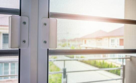 Przesuwne moskitiery – funkcjonalność i wygoda użytkowania