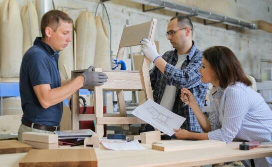 Jak społeczność w Kępnie wspiera rozwój nowych technologii w branży meblowej?