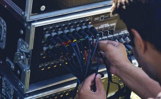 Skrzynia 189 l – jaką rolę odgrywa w efektywności pracy technicznych zespołów?