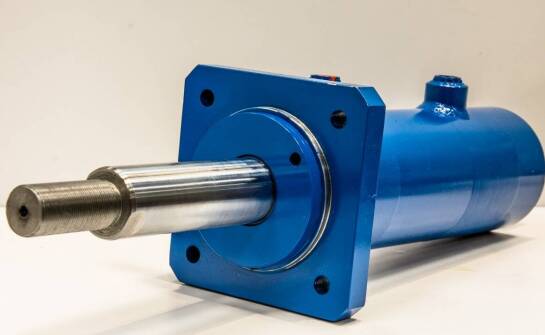 Porównanie obrotowych napędów pneumatycznych z innymi rodzajami napędów