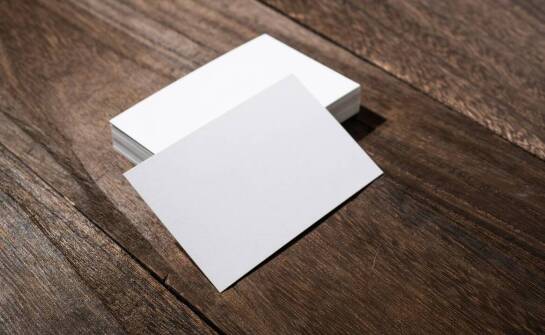 Kreatywne pomysły na wizytówki do drzwi – jak wyróżnić się wśród konkurencji?