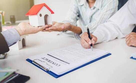 Znaczenie dokładnej dokumentacji przy transakcjach kupna-sprzedaży nieruchomości.