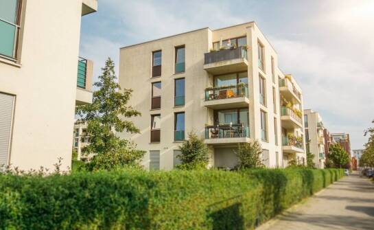 Jakie są zalety mieszkań do wynajęcia w centrum Brzezin?