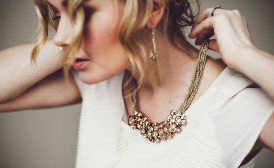 Rola kolczyków z wisiorkiem w budowaniu stylu osobistego