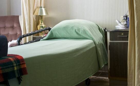 Opieka nad seniorami z demencją: jakie metody stosuje dom opieki?