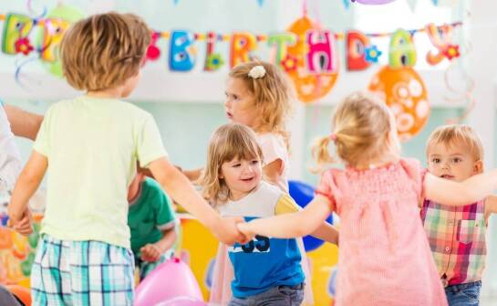 Zabawy bez muzyki – jak organizujemy interaktywne urodziny w Olsztynie?