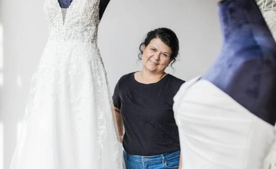 Wpływ dodatków na ostateczny wygląd szytej na miarę sukni ślubnej