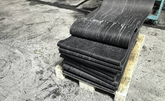 Jakie materiały najlepiej sprawdzają się przy produkcji gumowych płytek?