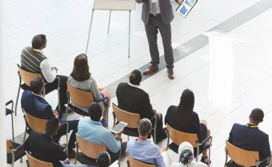 Współpraca z ekspertami podczas szkoleń: co warto wiedzieć?