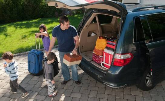 Jakie udogodnienia oferuje Ford Transit dla podróżujących z dziećmi?