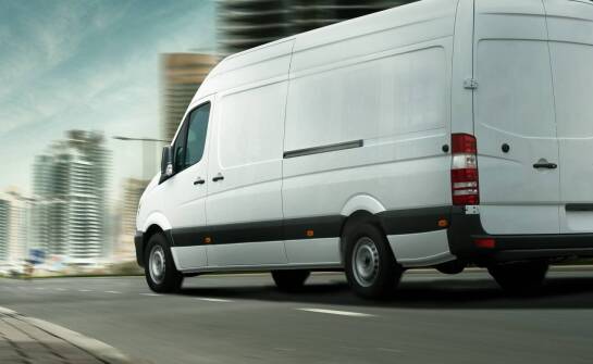 Dlaczego warto inwestować w kompaktowe dostawcze pojazdy dla swojej firmy?