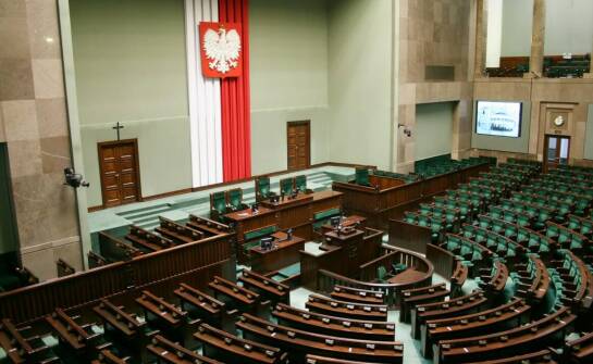 Publiczne rozpowszechnianie zabronionych czynów: Nowe podejście legislacyjne