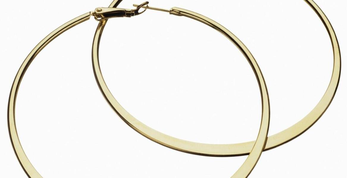 Porównanie różnych rozmiarów płaskich kolczyków kółek – co wybrać?