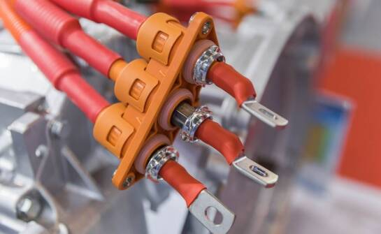 Znaczenie komponentów Huber Suhner dla efektywności energetycznej w transporcie