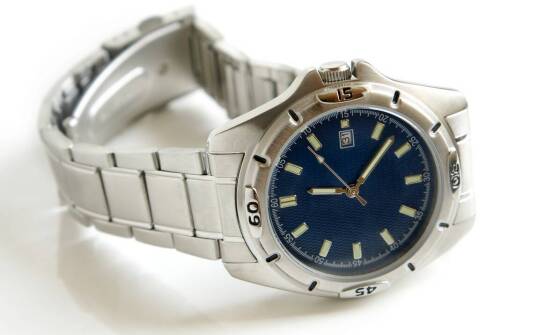 Czy zawieszka z okiem może być funkcjonalnym elementem zegarka?