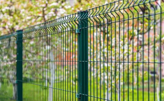 Jakie są kluczowe cechy trwałego rabatowego płotka?