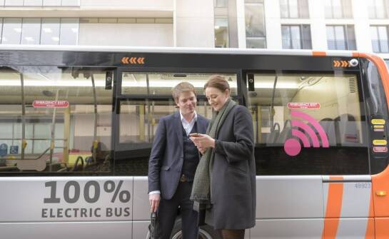 W jaki sposób elektryczne pojazdy z napędem zmieniają branżę transportową?