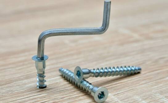 Wysuwany łącznik z półką LG jako innowacyjne rozwiązanie w projektowaniu mebli