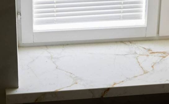 Marmurowe parapety – jak wpływają na estetykę wnętrz?