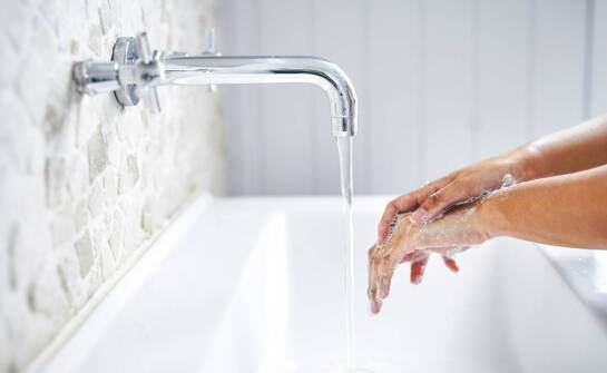 Jak bidetta przy umywalce wpływa na komfort użytkowania łazienki?