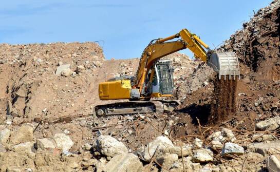 Jak wybór odpowiedniego przesiewacza wpływa na efektywność prac przy wyburzeniach?