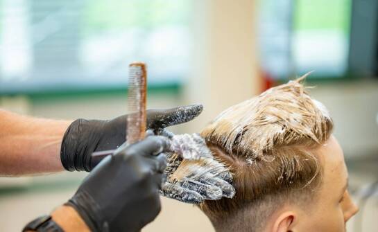 Trendy w koloryzacji włosów z użyciem farby keen