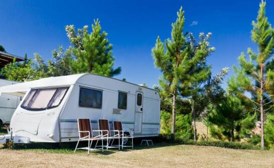 Przyczepa czy holenderski domek – jakie są różnice w użytkowaniu?