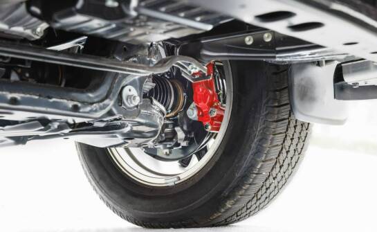 Jak stan układu hamulcowego wpływa na ogólne osiągi pojazdu?