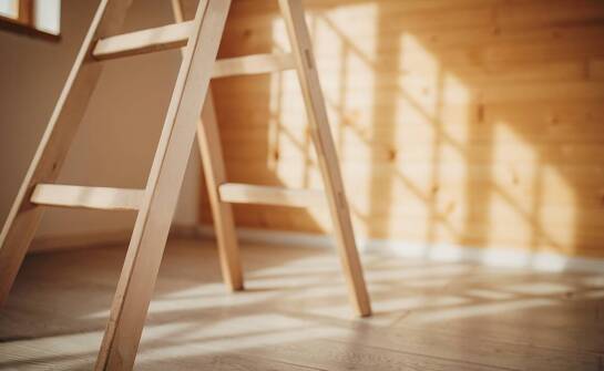 Drabina teleskopowa 10 m – jakie technologiczne innowacje oferuje?