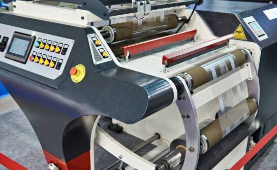 Jakie są zalety stosowania reklamowych winderów na targach?