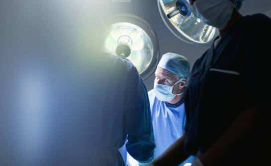 Jak przebiega proces usunięcia migdałków u dorosłych?