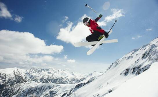 Freestyle na Czarnym Groniu: Jak zacząć swoją przygodę z trikami?