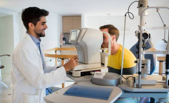 Badanie pola widzenia jako część kompleksowej diagnostyki okulistycznej.